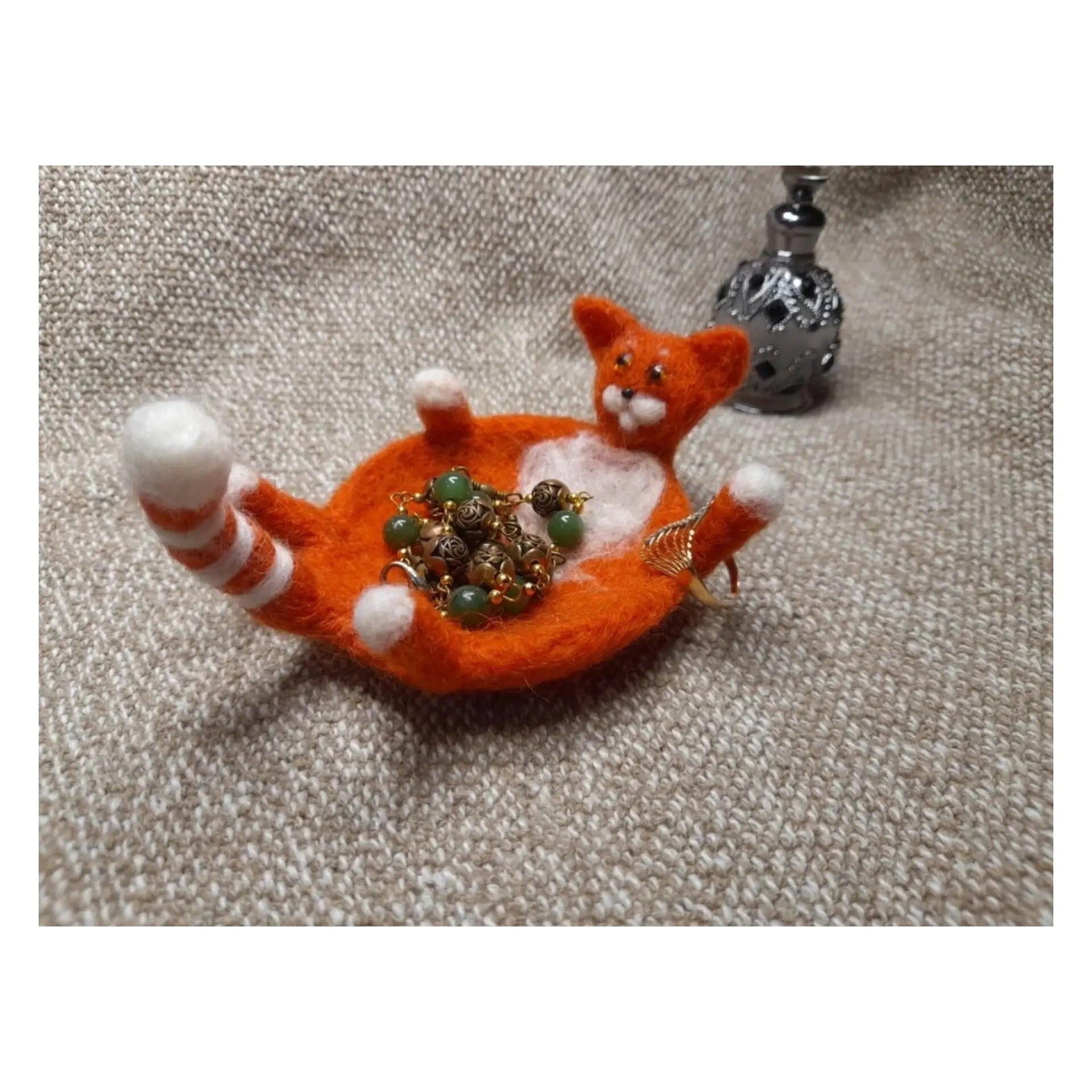 КОТИК — ТАРЕЛОЧКА